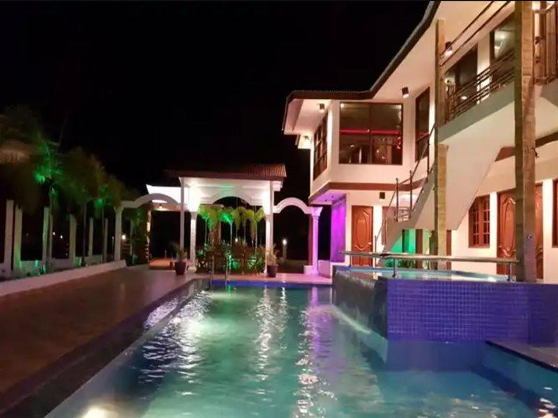 Alsafina Kijal Beach Resort & Restaurant Eksteriør bilde