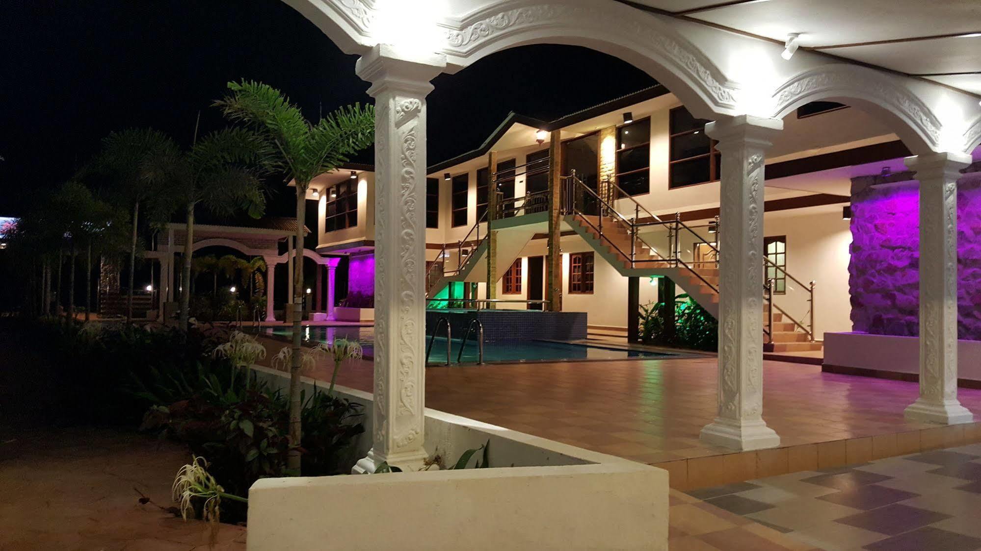 Alsafina Kijal Beach Resort & Restaurant Eksteriør bilde